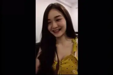 Bokep Indo Live Show 81 Cewek Binal Solo Asik poster