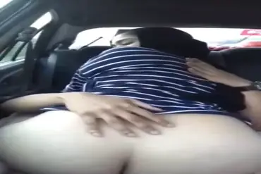 Bokep Jilbab Mahasiswi Ngewe Di Dalam Mobil Kost poster