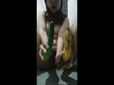 Timun Dan Pisang Jilbab Manis Sendirian WOT